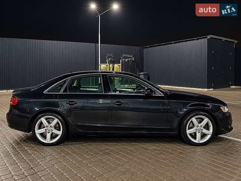 Седан Audi A4 2010 в Львове