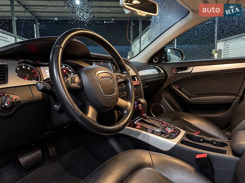 Седан Audi A4 2010 в Львове
