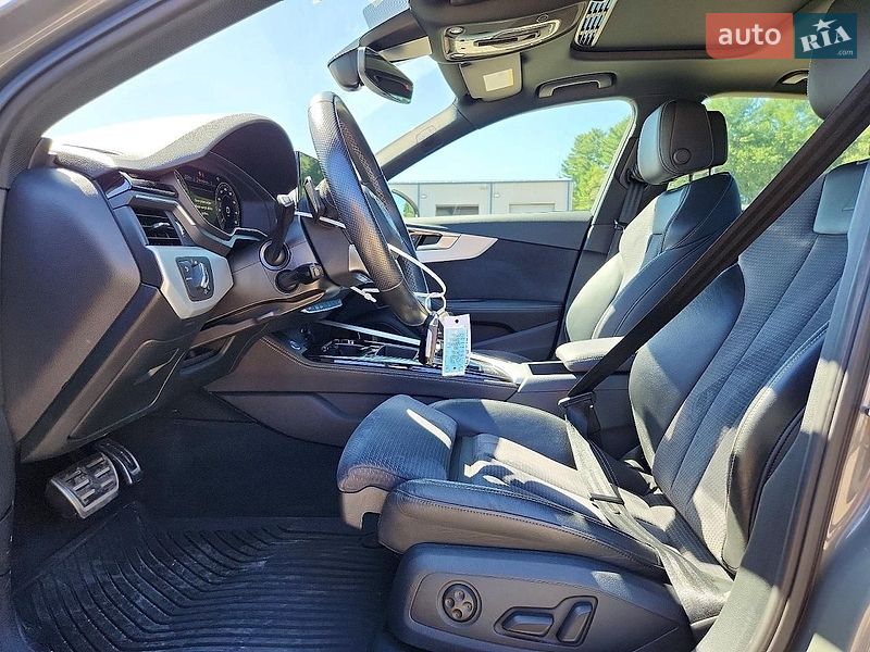 Седан Audi A4 2022 в Хмельницькому