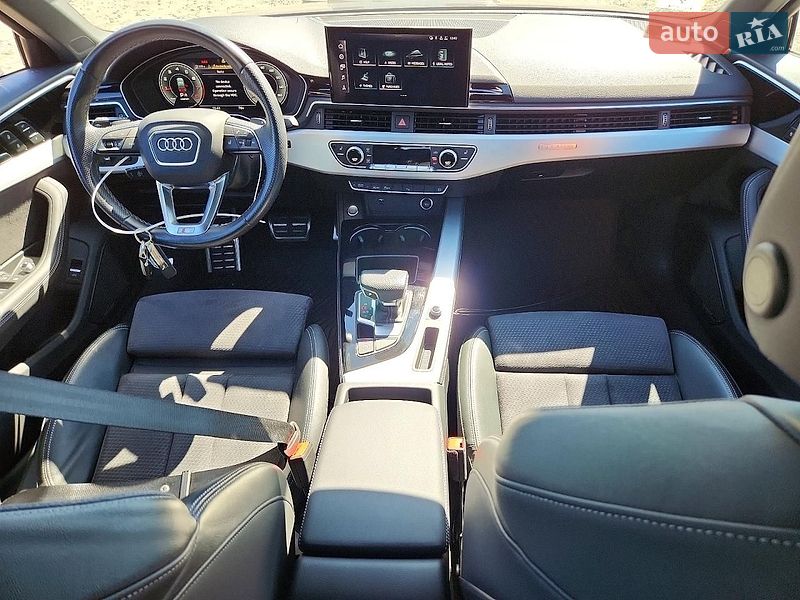 Седан Audi A4 2022 в Хмельницькому