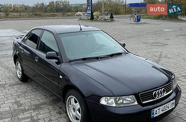 Седан Audi A4 2000 в Тлумачі