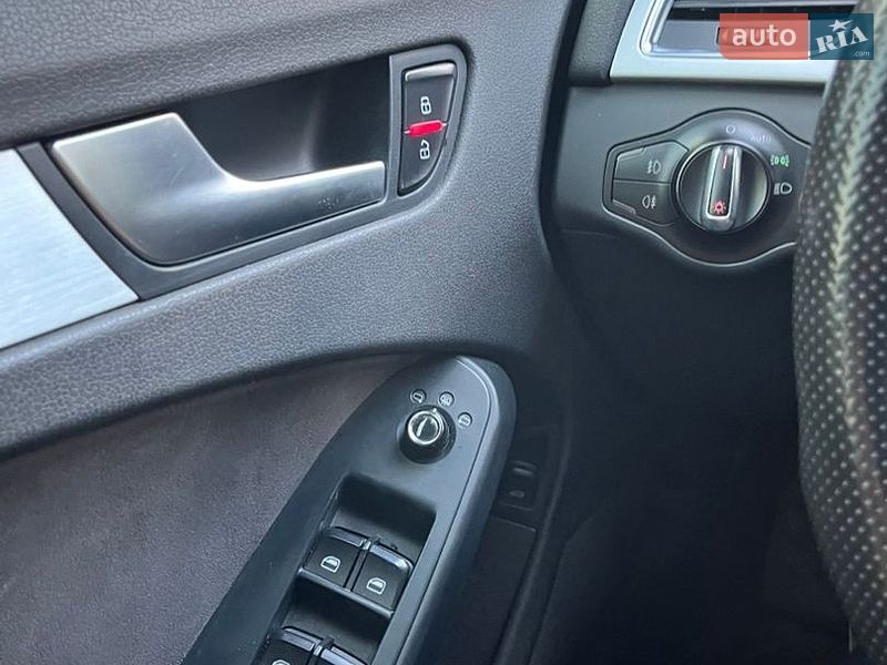 Седан Audi A4 2010 в Одесі