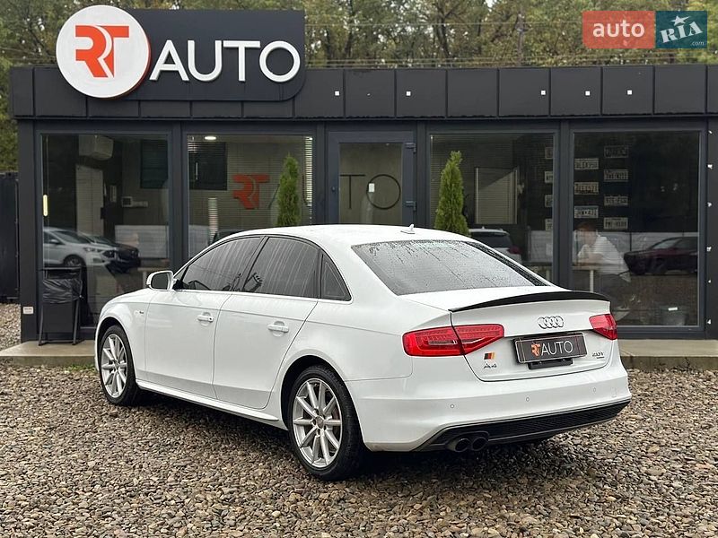 Седан Audi A4 2014 в Львове