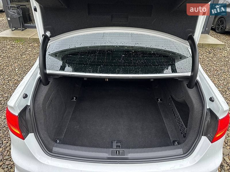 Седан Audi A4 2014 в Львове
