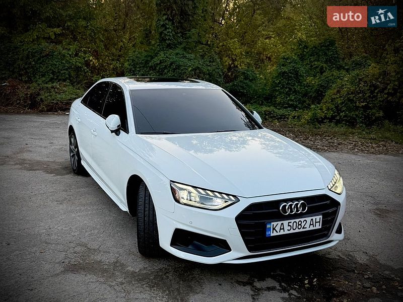 Седан Audi A4 2022 в Киеве