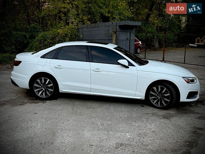 Седан Audi A4 2022 в Киеве