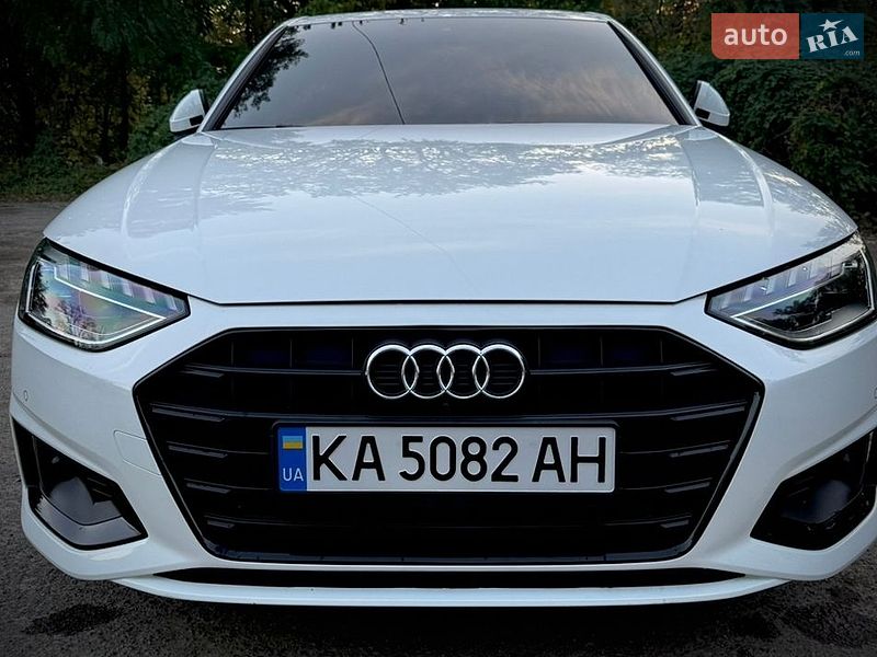 Седан Audi A4 2022 в Киеве