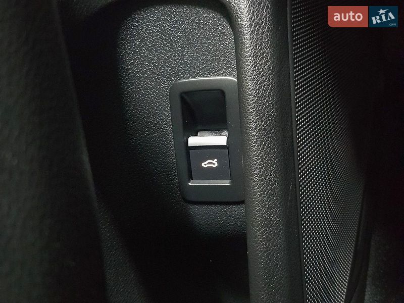 Седан Audi A4 2017 в Хмельницком