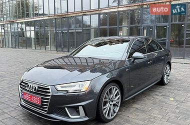 Седан Audi A4 2018 в Ровно