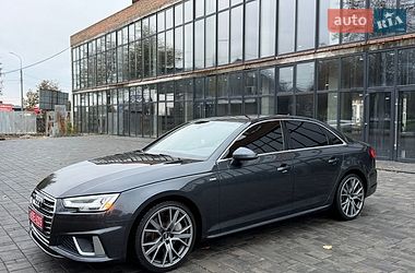 Седан Audi A4 2018 в Ровно