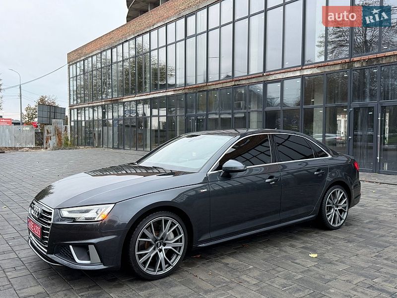 Седан Audi A4 2018 в Ровно