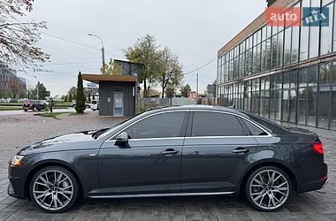 Седан Audi A4 2018 в Ровно