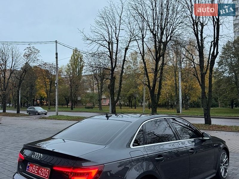 Седан Audi A4 2018 в Ровно
