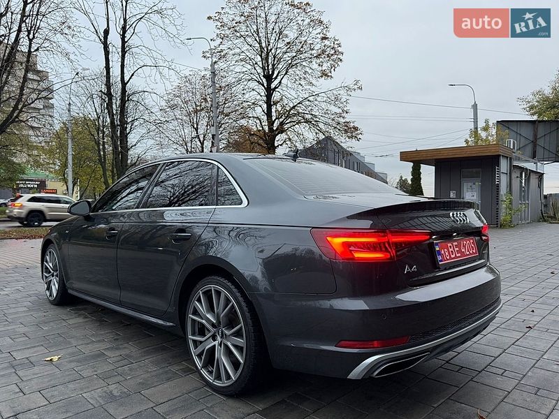 Седан Audi A4 2018 в Ровно