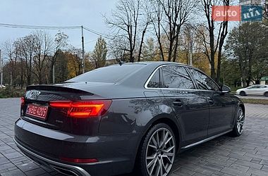 Седан Audi A4 2018 в Ровно