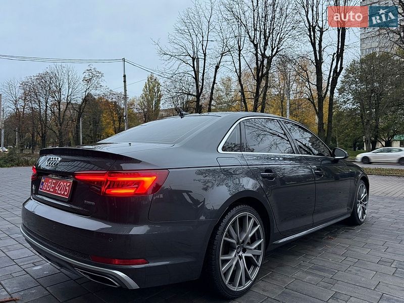 Седан Audi A4 2018 в Ровно