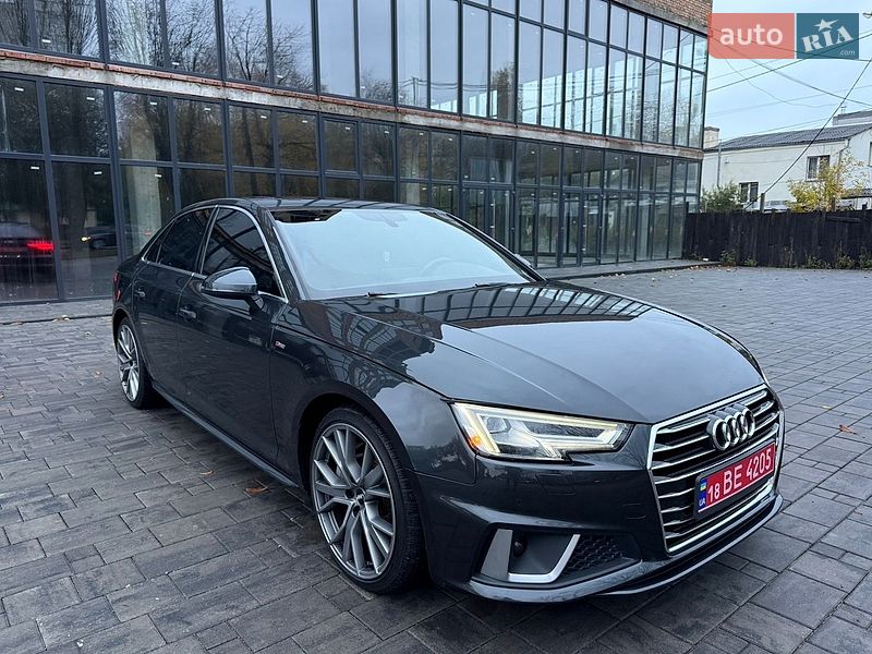 Седан Audi A4 2018 в Ровно