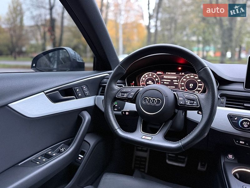 Седан Audi A4 2018 в Ровно