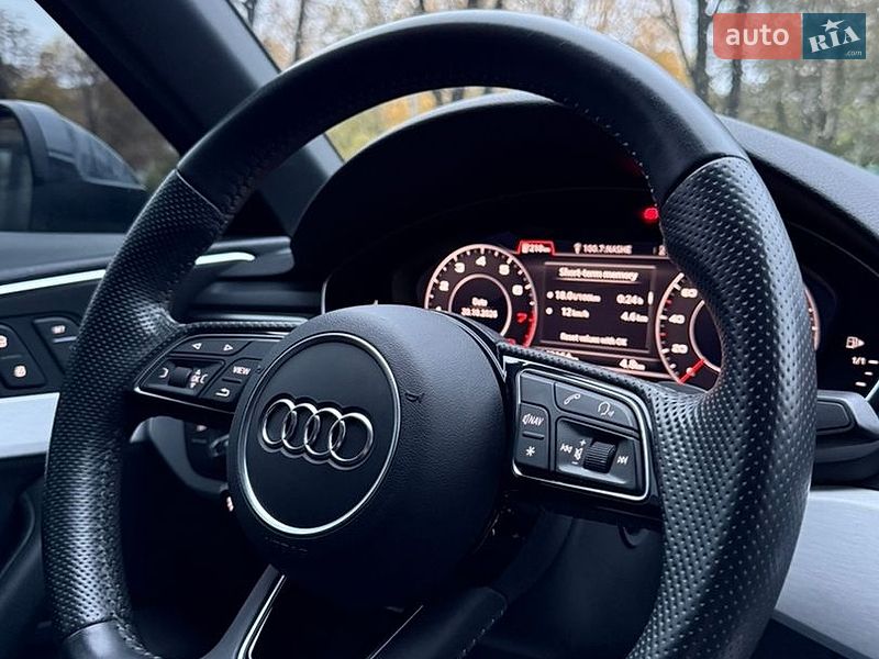 Седан Audi A4 2018 в Ровно