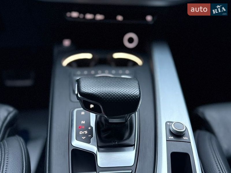 Седан Audi A4 2018 в Ровно