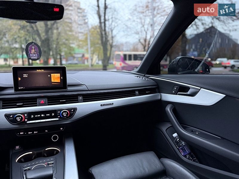 Седан Audi A4 2018 в Ровно