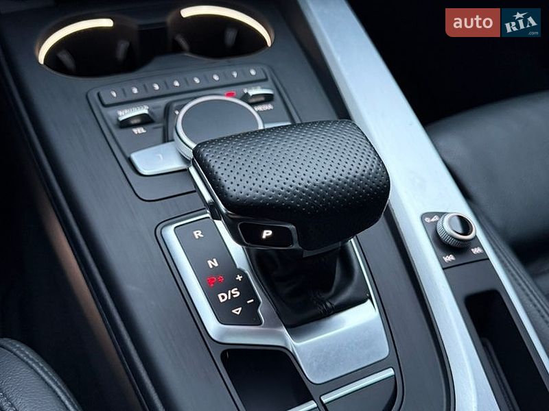 Седан Audi A4 2018 в Ровно