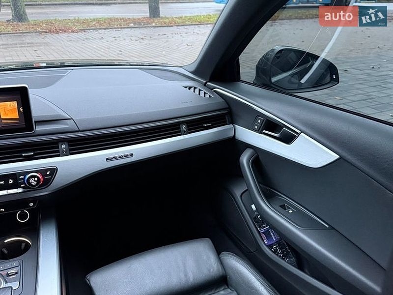 Седан Audi A4 2018 в Ровно