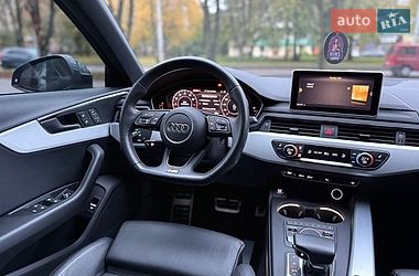 Седан Audi A4 2018 в Ровно