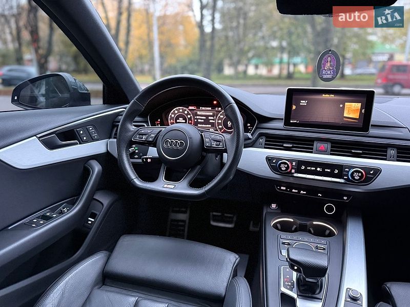 Седан Audi A4 2018 в Ровно