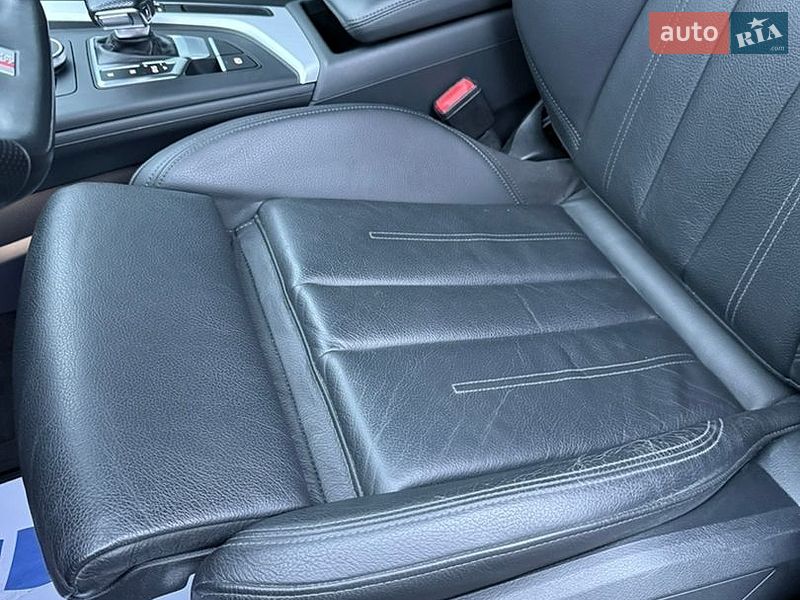 Седан Audi A4 2018 в Ровно