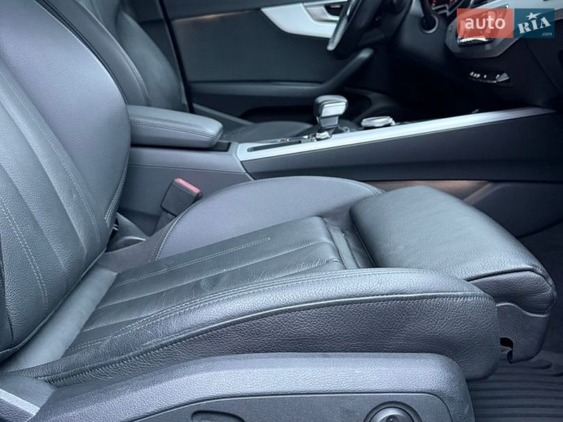 Седан Audi A4 2018 в Ровно