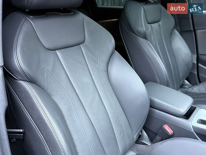 Седан Audi A4 2018 в Ровно