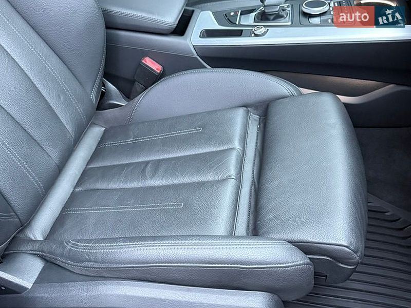 Седан Audi A4 2018 в Ровно