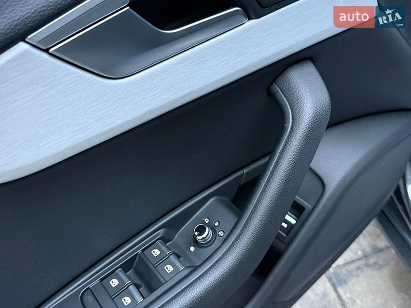 Седан Audi A4 2018 в Ровно