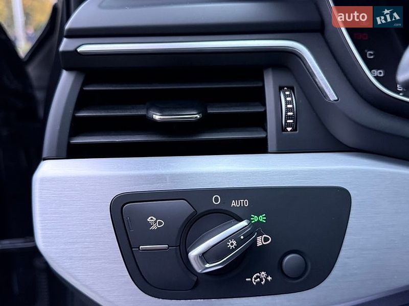 Седан Audi A4 2018 в Ровно