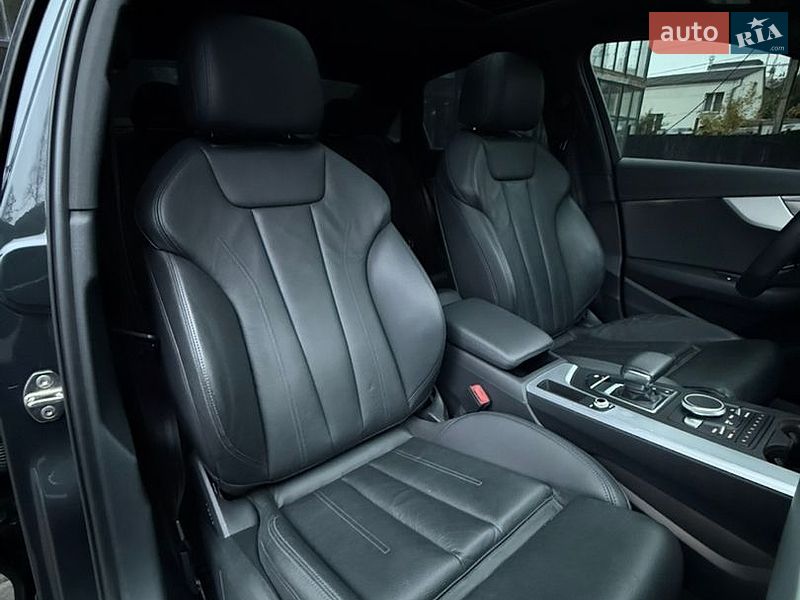 Седан Audi A4 2018 в Ровно