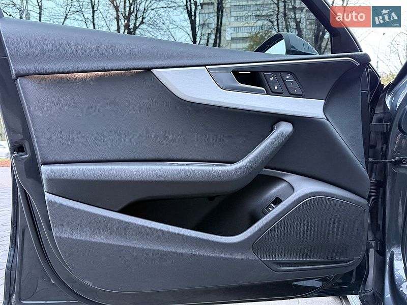 Седан Audi A4 2018 в Ровно