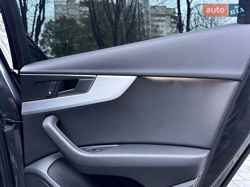 Седан Audi A4 2018 в Ровно