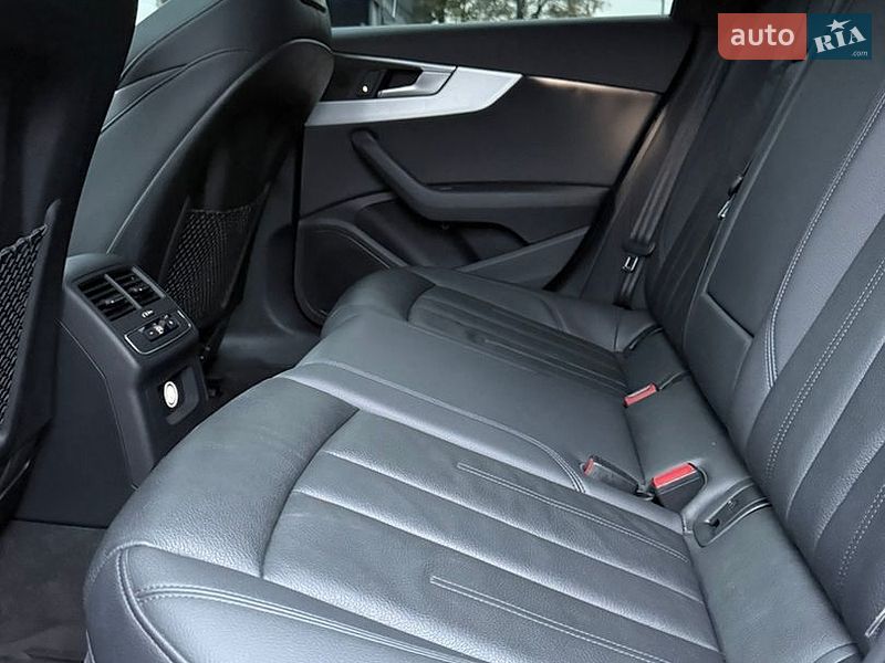 Седан Audi A4 2018 в Ровно