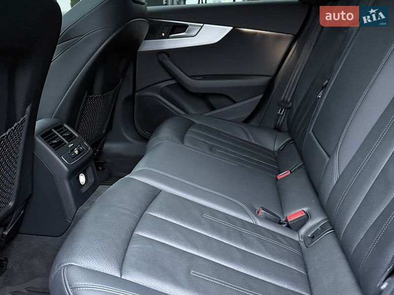 Седан Audi A4 2018 в Ровно