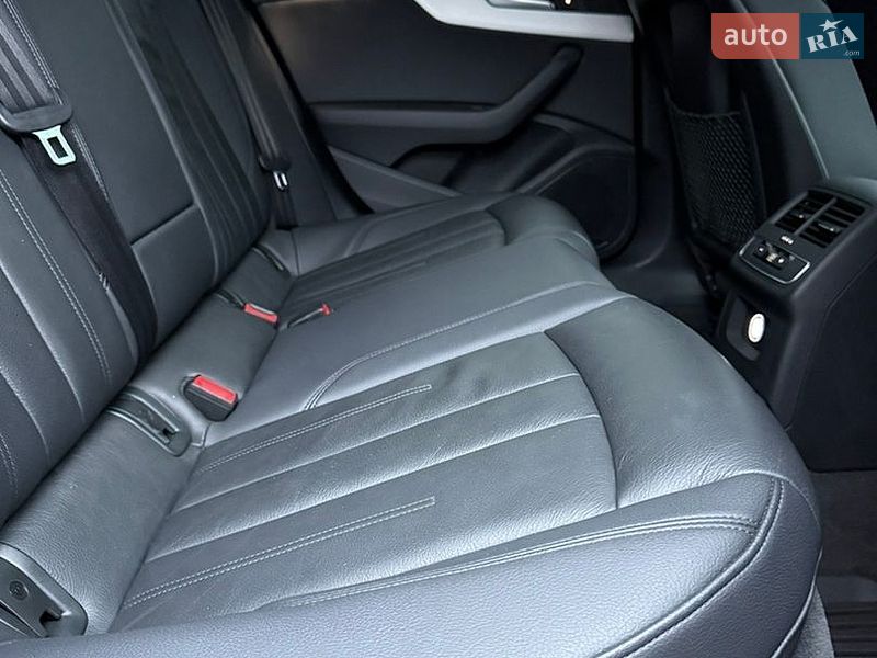Седан Audi A4 2018 в Ровно