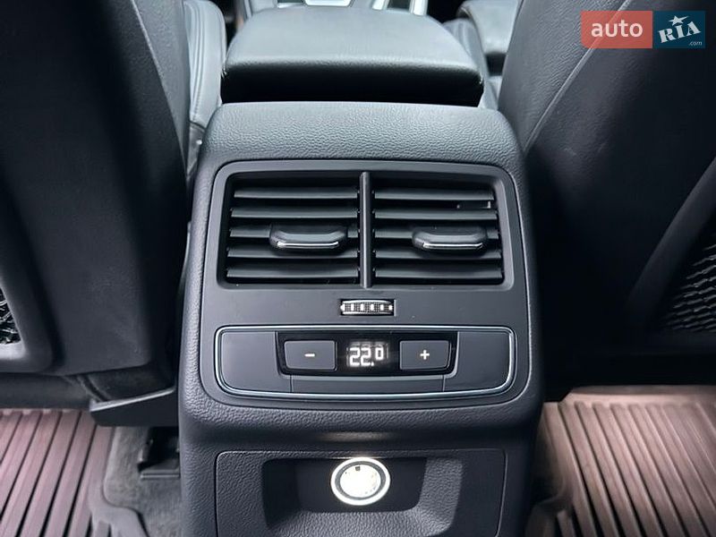 Седан Audi A4 2018 в Ровно