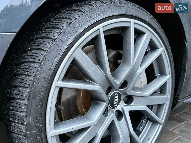 Седан Audi A4 2018 в Ровно