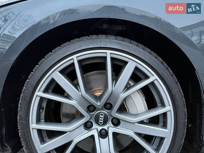 Седан Audi A4 2018 в Ровно