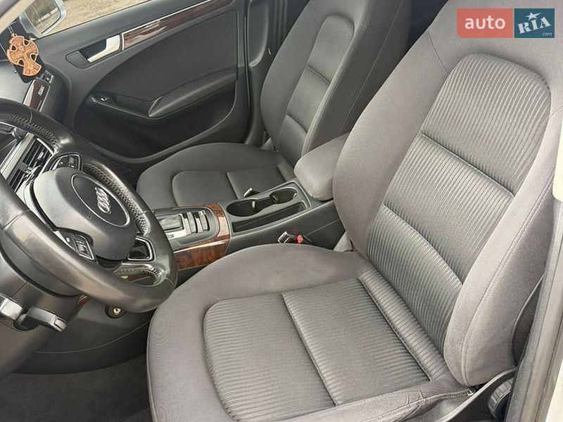 Седан Audi A4 2013 в Кам'янському