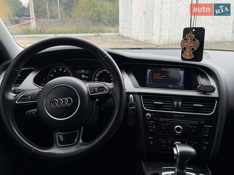 Седан Audi A4 2013 в Кам'янському