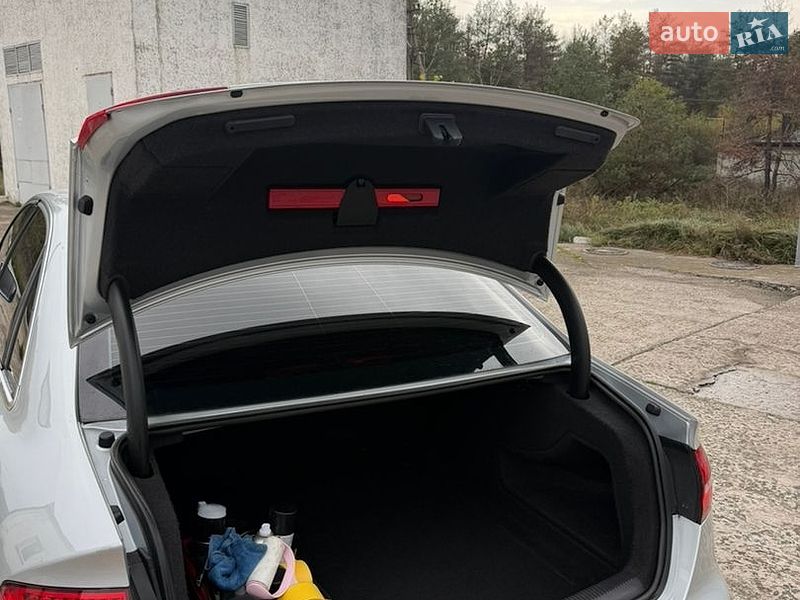 Седан Audi A4 2013 в Кам'янському