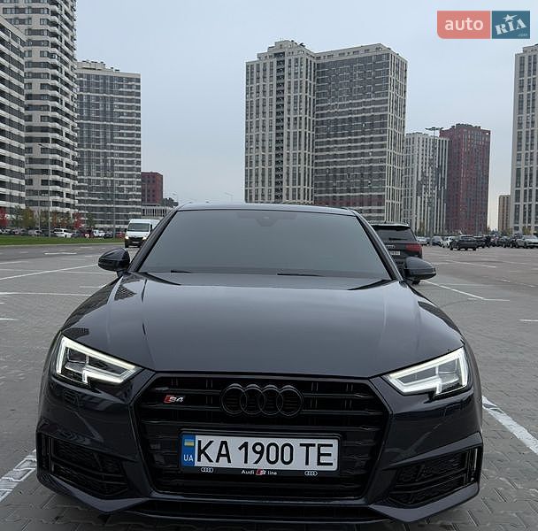Седан Audi A4 2017 в Киеве