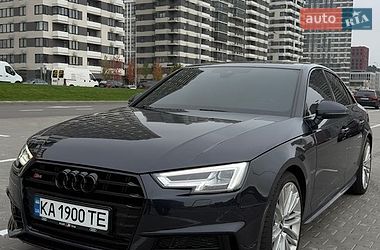 Седан Audi A4 2017 в Киеве