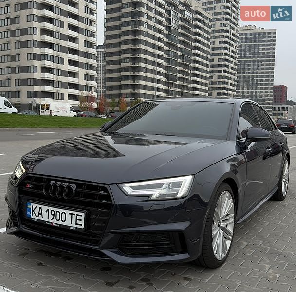 Седан Audi A4 2017 в Киеве